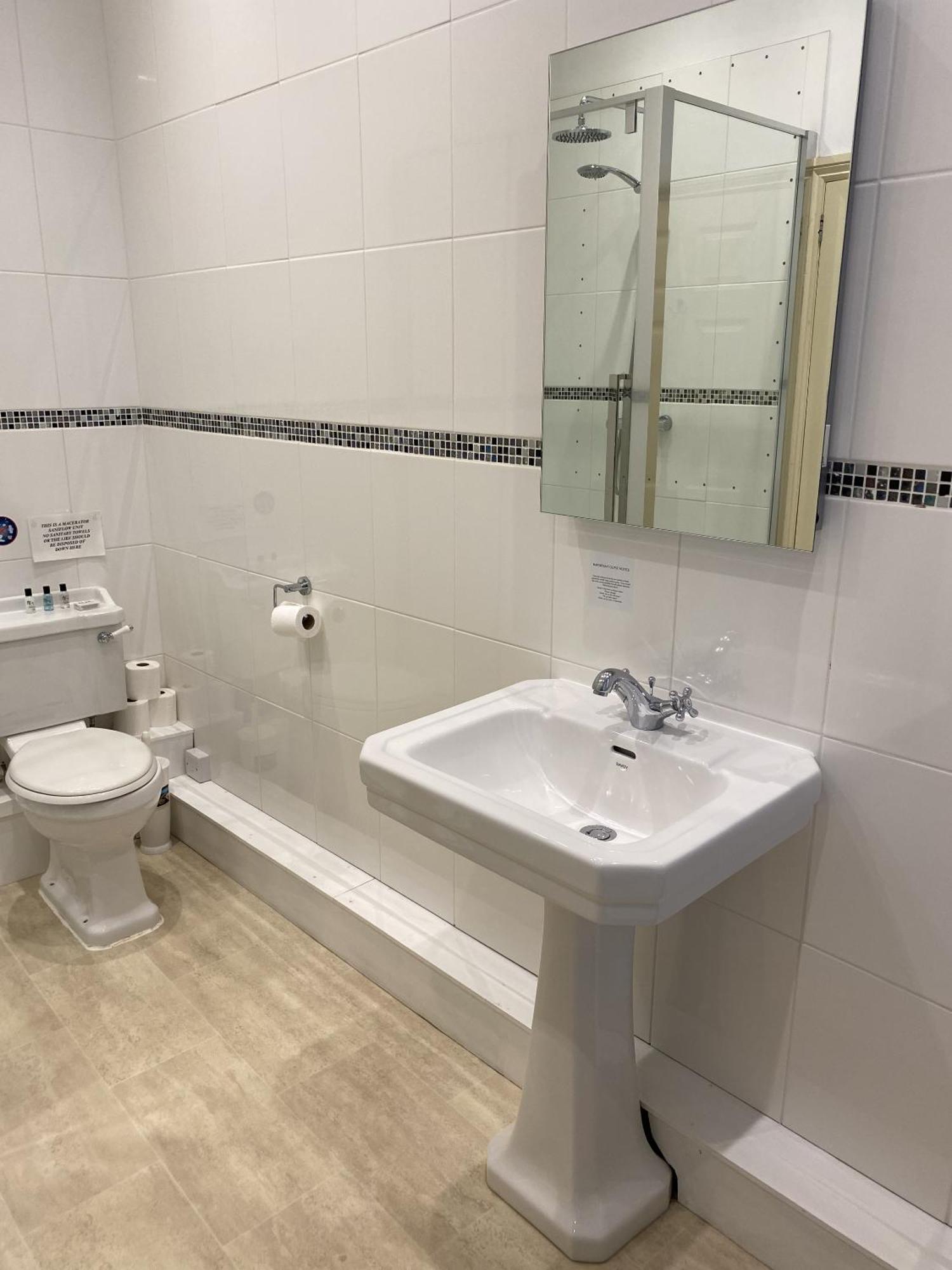 New Inn Hotel Lechlade Room photo