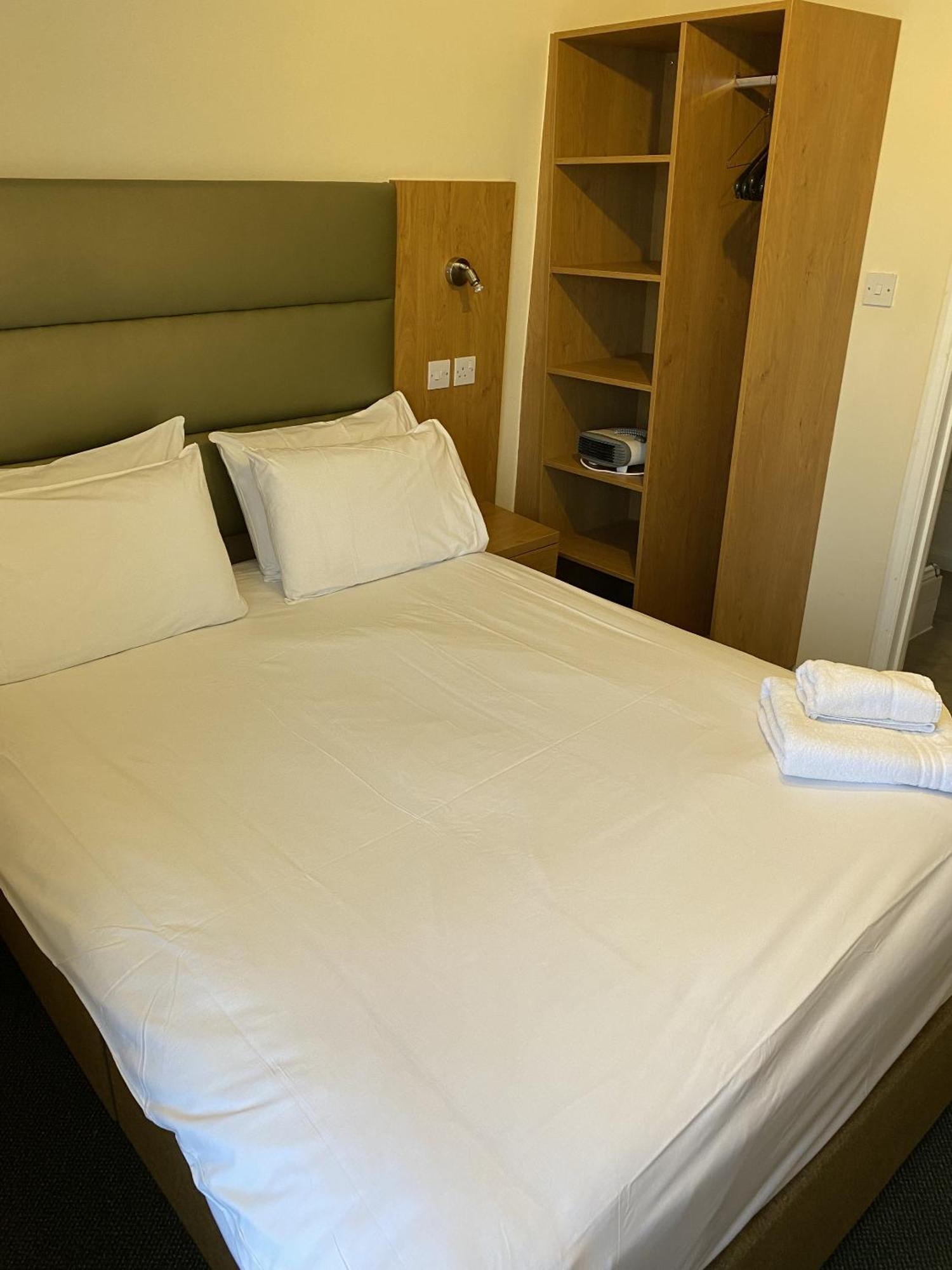 New Inn Hotel Lechlade Room photo