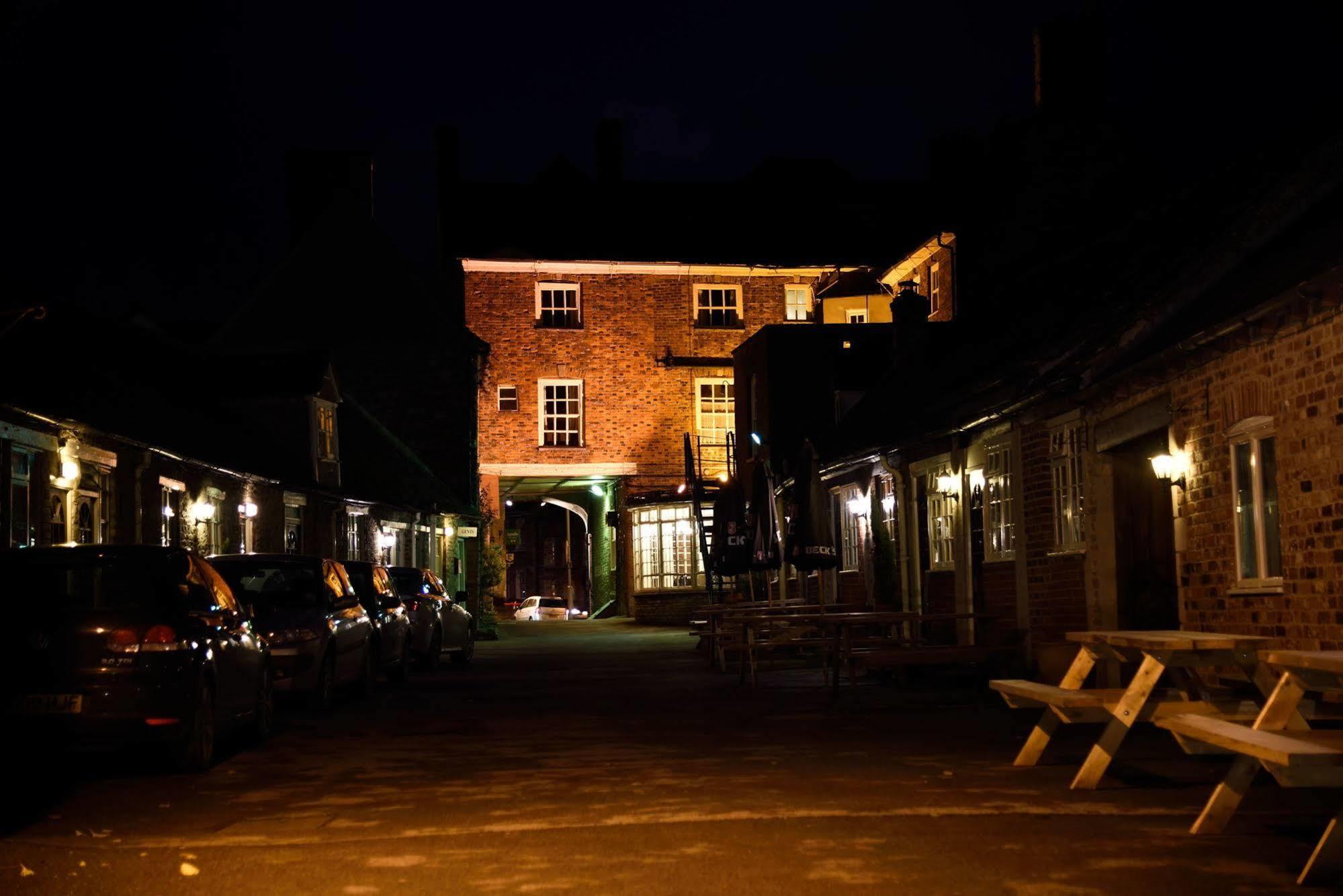 New Inn Hotel Lechlade Exterior photo